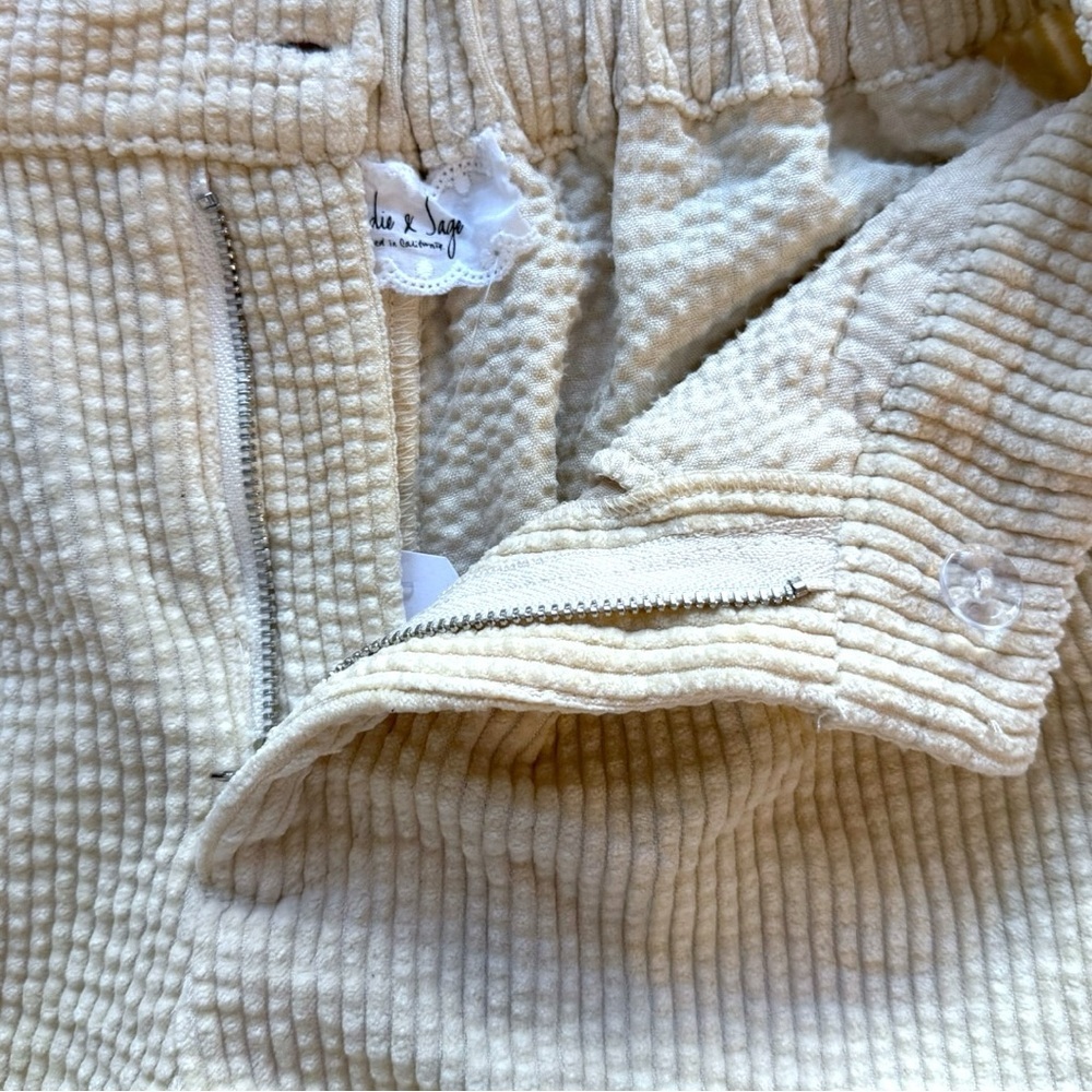 Sadie & Sage Cream Textured Shorts NWT Size M California Boutique - Picture 2 of 8